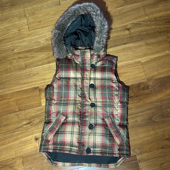 Roots Vest - Picture 1 of 2